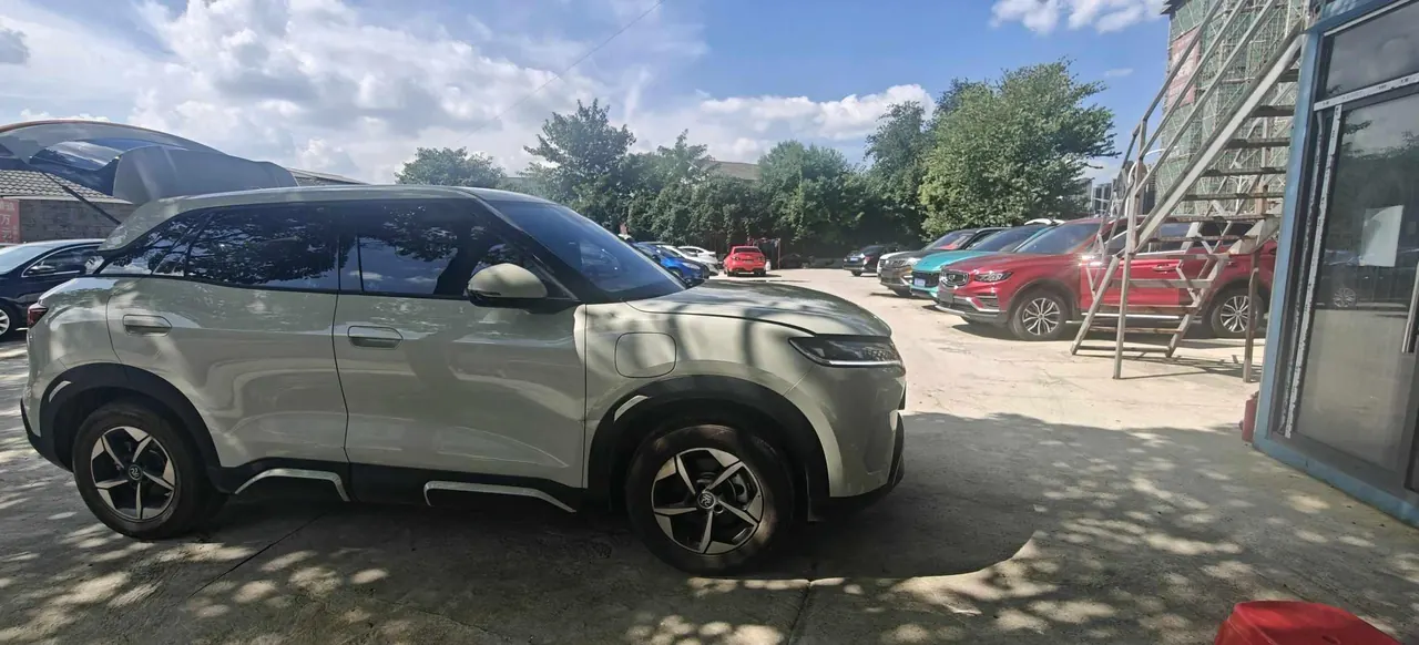 BYD 2025 Yuan UP 301KM Pilot Automatic Gear 2