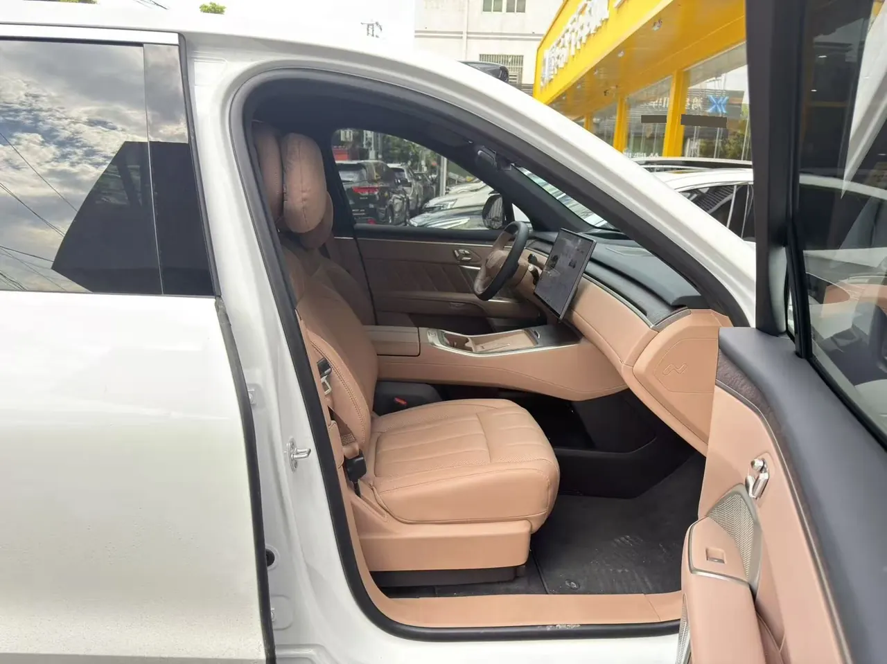 ONVO 2025 L90 Pro six-seat automatic gear 3