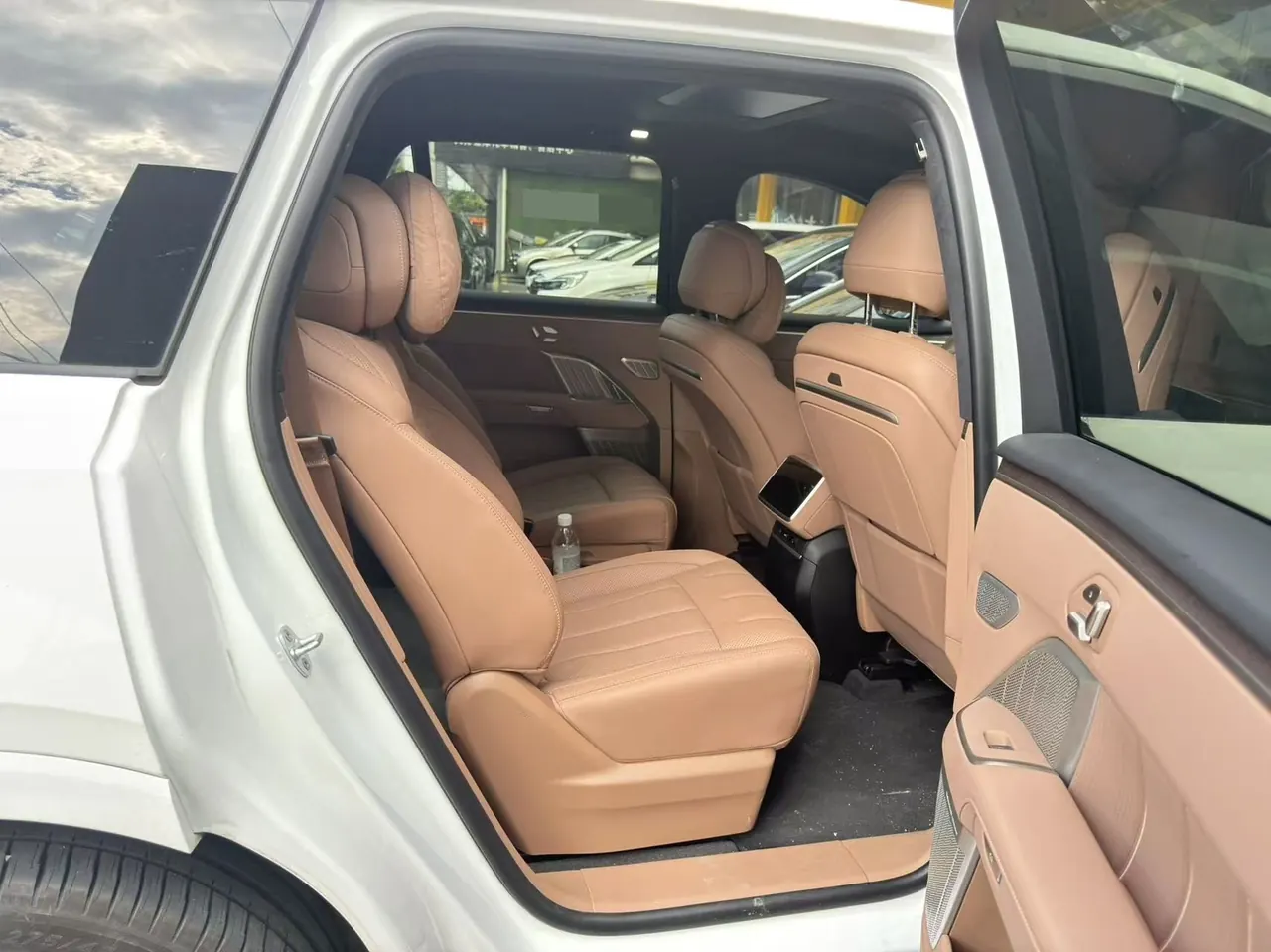 ONVO 2025 L90 Pro six-seat automatic gear 4