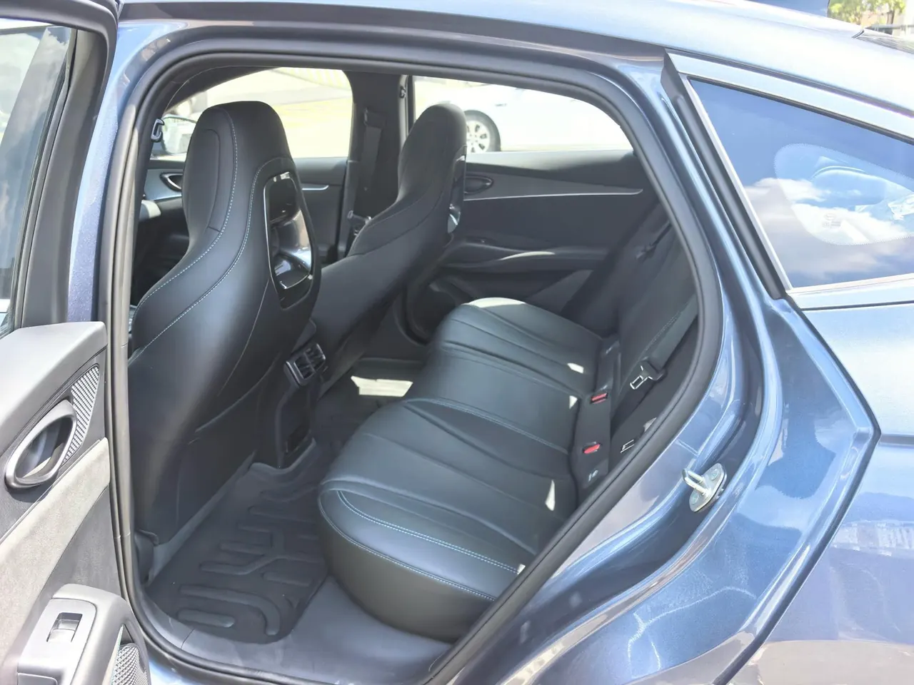 BYD 2025 seals 06 DM-i 1.5 stepless smart driving version 120KM exclusive automatic gear 5