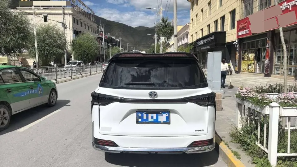 Toyota 2023 Grevia HYBRID 2.5 Stepless VIP Edition Automatic Gear 5