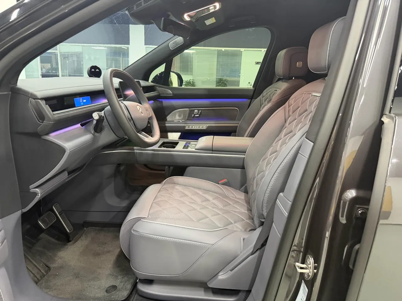 NIO 2026 ES8 6‑Seater Executive Signature Edition Automatic Transmission 3