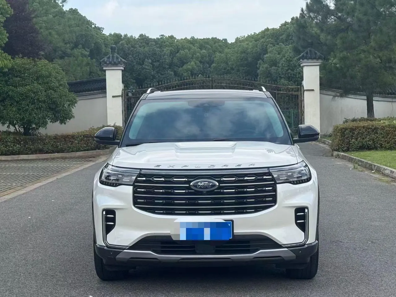 Ford 2023 Explorer 2.3T EcoBoost 285 Four-wheel Drive Titanium Edition 7-seat Automatic Gear 2