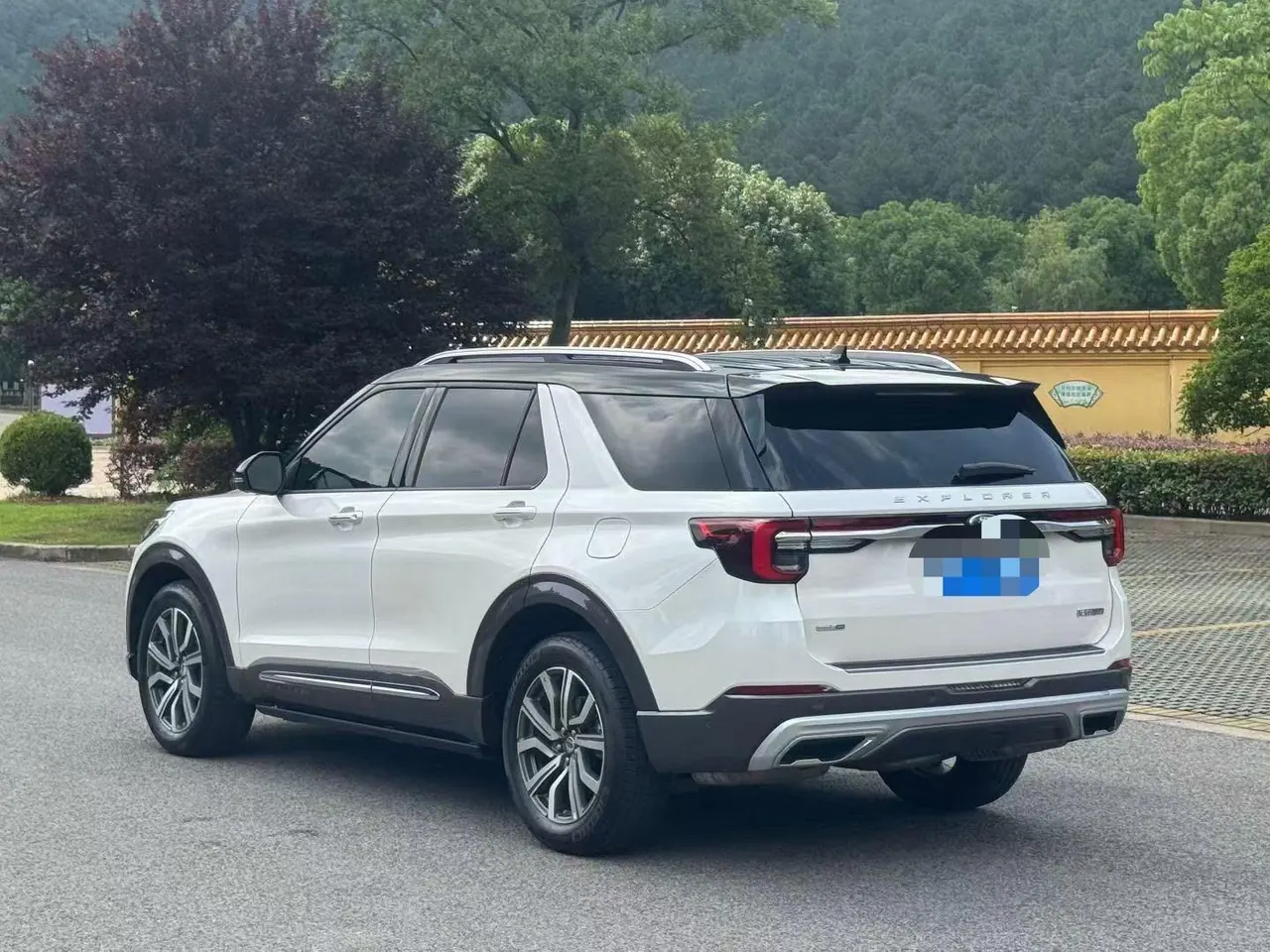 Ford 2023 Explorer 2.3T EcoBoost 285 Four-wheel Drive Titanium Edition 7-seat Automatic Gear 4