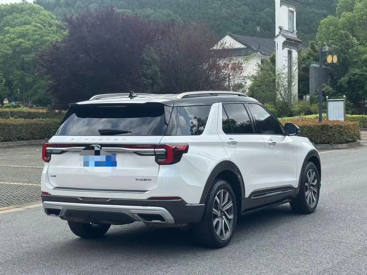 Ford 2023 Explorer 2.3T EcoBoost 285 Four-wheel Drive Titanium Edition 7-seat Automatic Gear 5