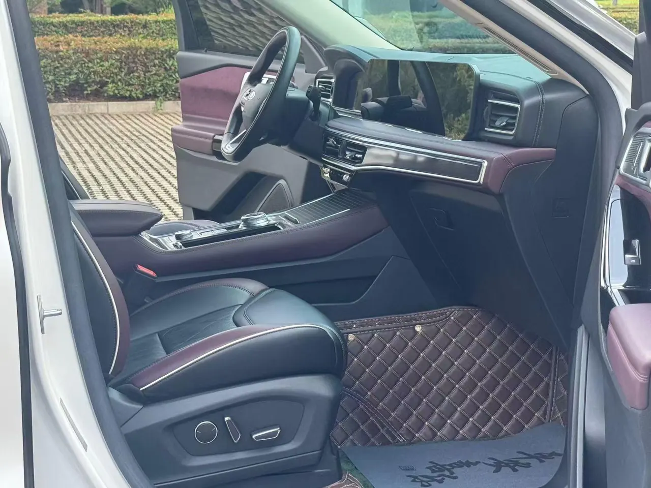 Ford 2023 Explorer 2.3T EcoBoost 285 Four-wheel Drive Titanium Edition 7-seat Automatic Gear 8