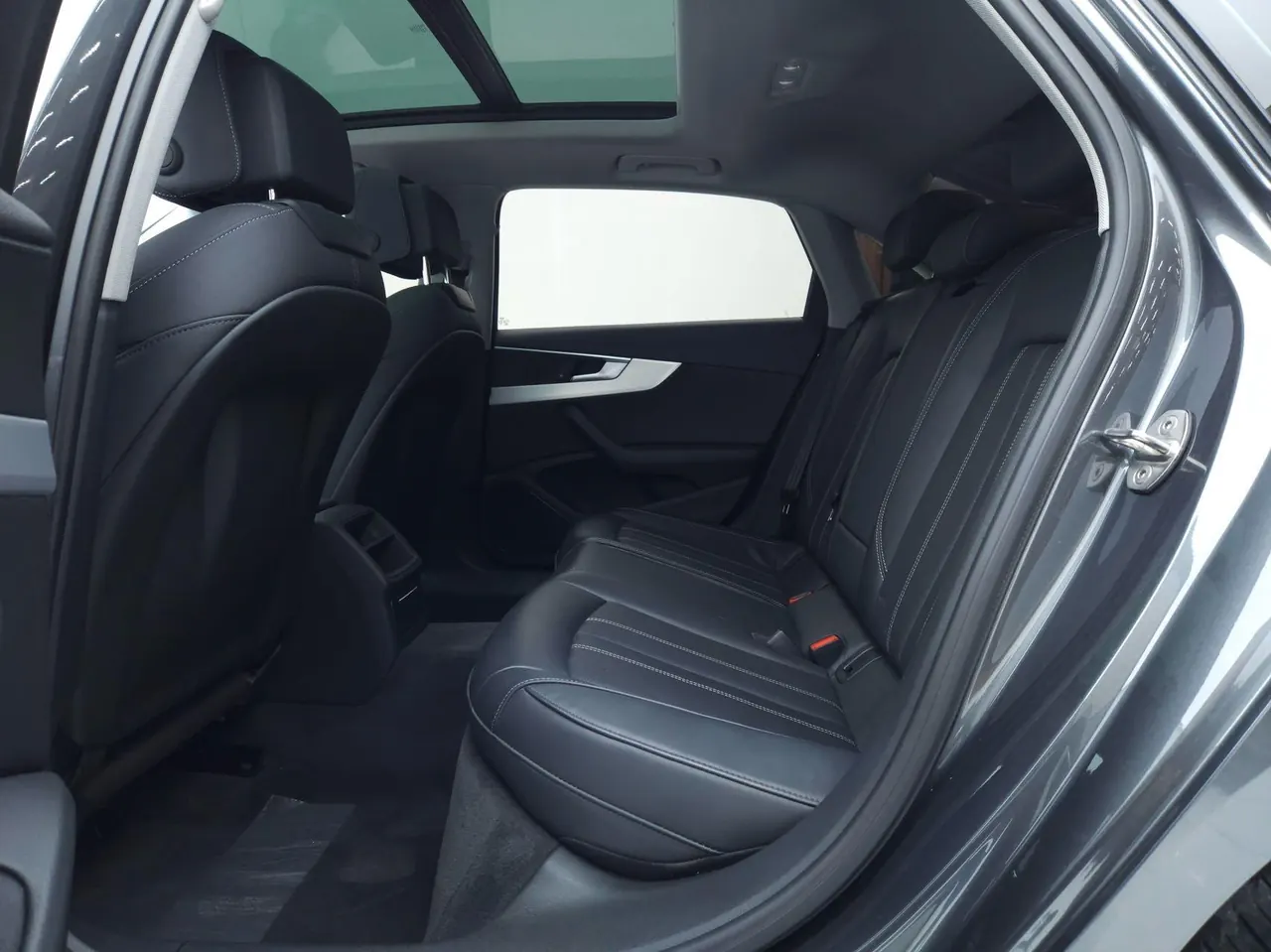 Audi 2023 A4L 2.0TFSI 40TFSI Fashion Dynamic Automatic 9