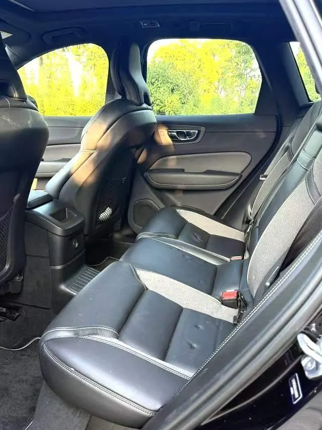 Volvo XC60 New Energy 2020 XC60 PHEV 2.0T T8 Zhiyuan Sports Edition Automatic Gear 4