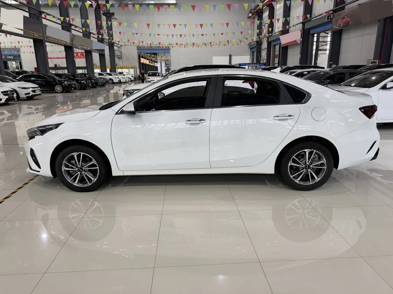 Kia 2023 K3 1.5 Stepless Deluxe Edition Automatic Gear 3