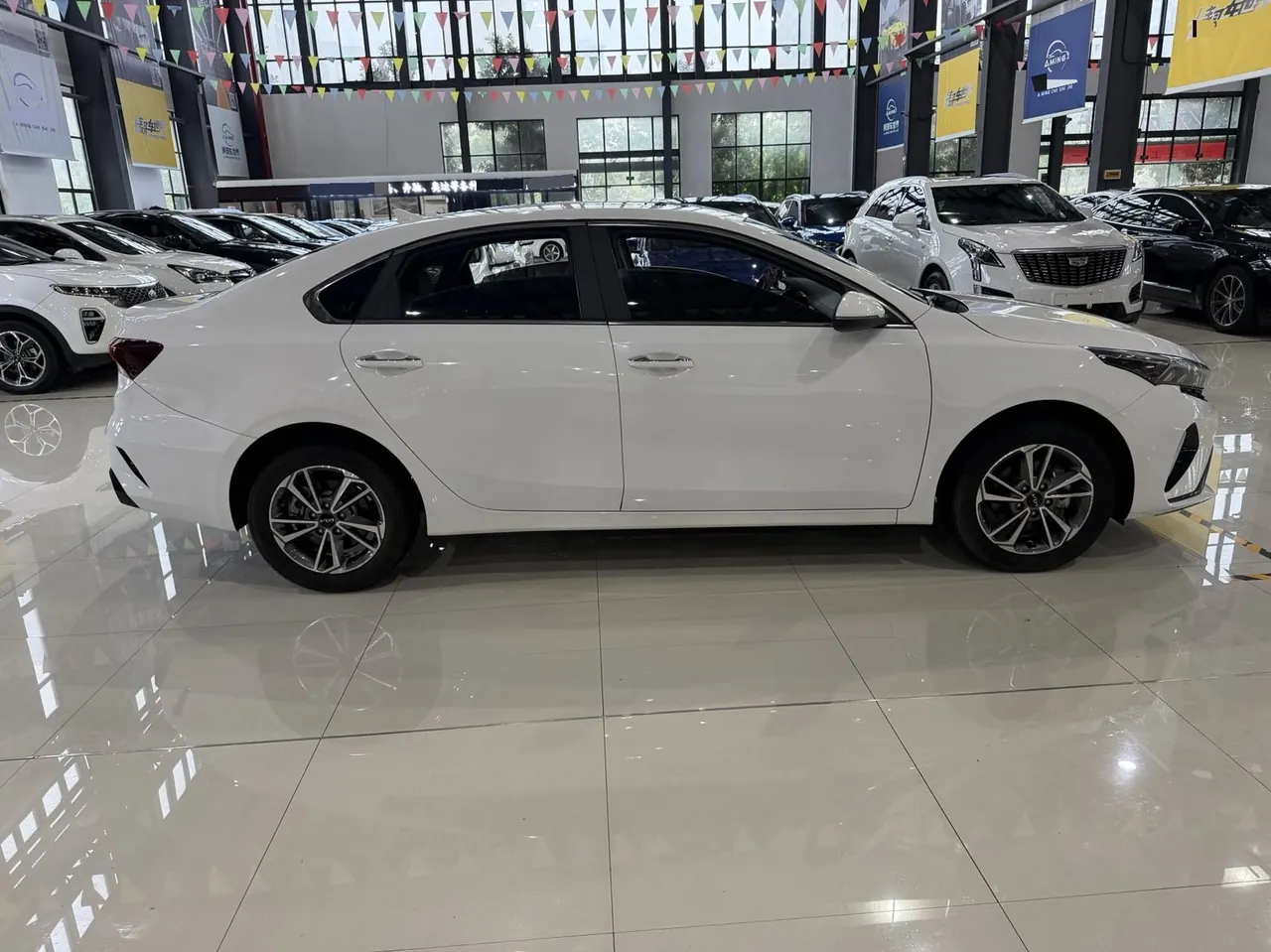 Kia 2023 K3 1.5 Stepless Deluxe Edition Automatic Gear 7