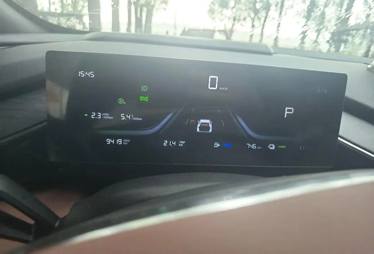 Geely Galaxy 2025 L6 EM-i 1.5 60km sailing version of automatic gear 8