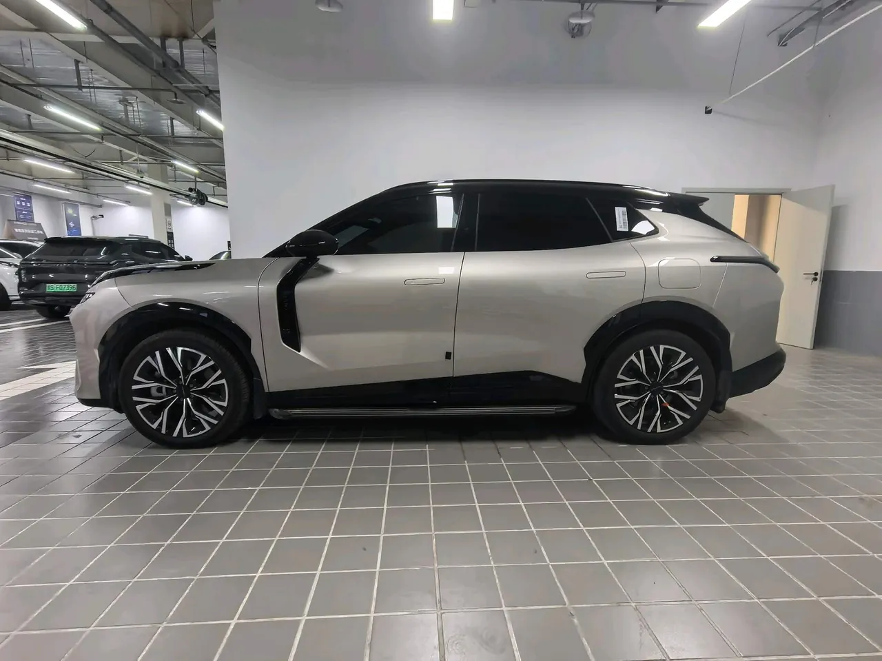 LYNK&amp;CO 2026 LYNK&amp;CO 08 EM-P 1.5T 210 Four-wheel Drive Performance Ultra H7 Automatic Gear 3