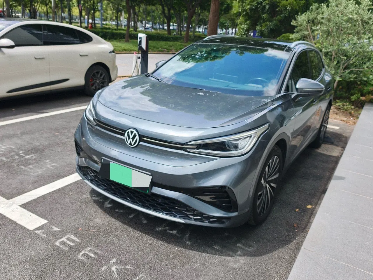 Volkswagen 2022 ID. 4 x Smart Long-Range Version, Automatic Transmission - View 1