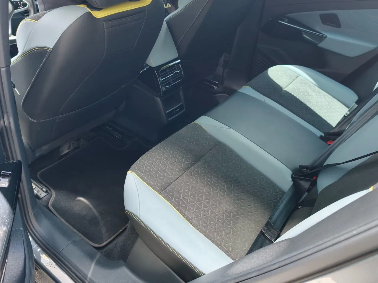 Volkswagen 2022 ID. 4 x Smart Long-Range Version, Automatic Transmission 3