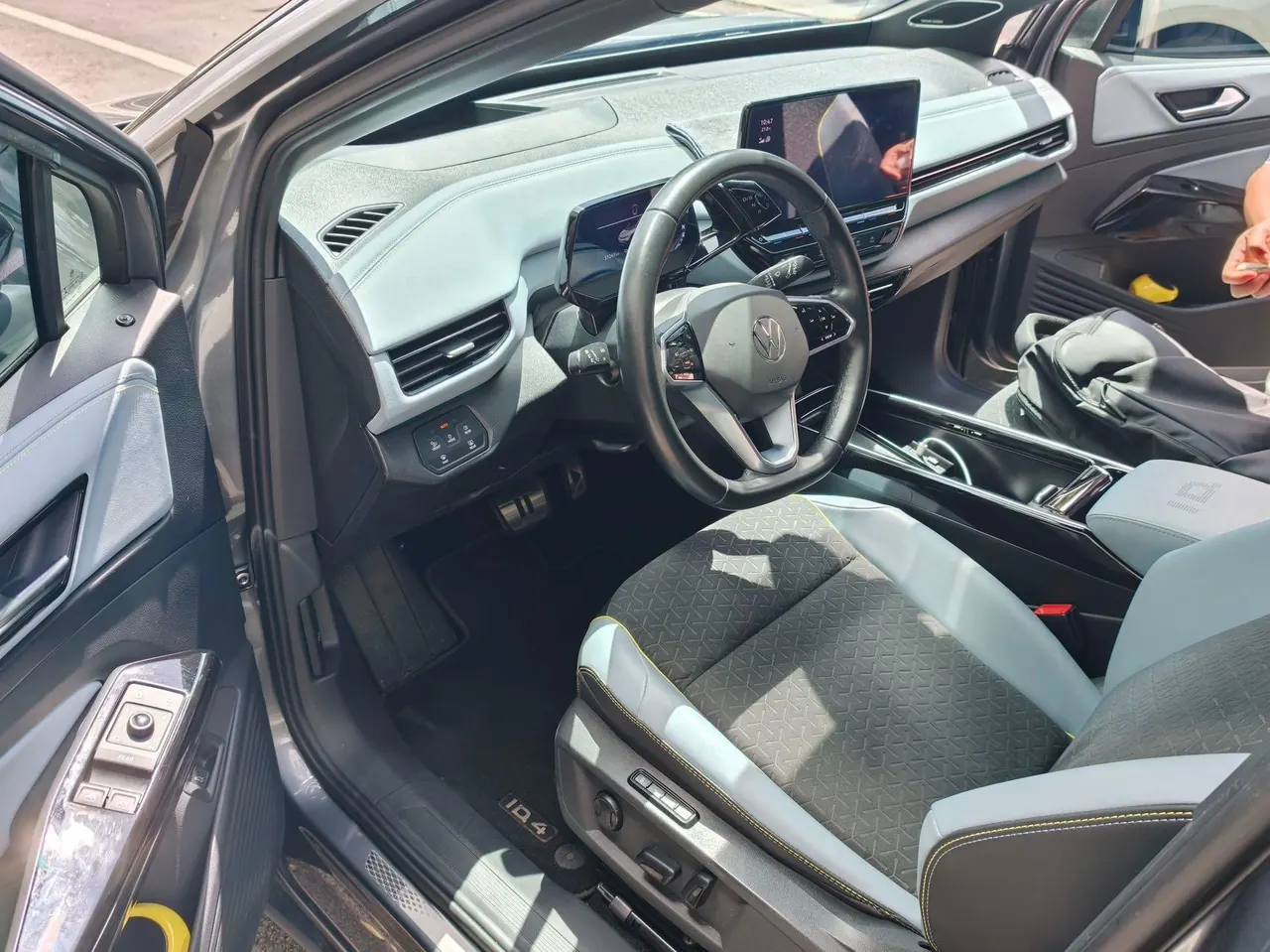 Volkswagen 2022 ID. 4 x Smart Long-Range Version, Automatic Transmission 4