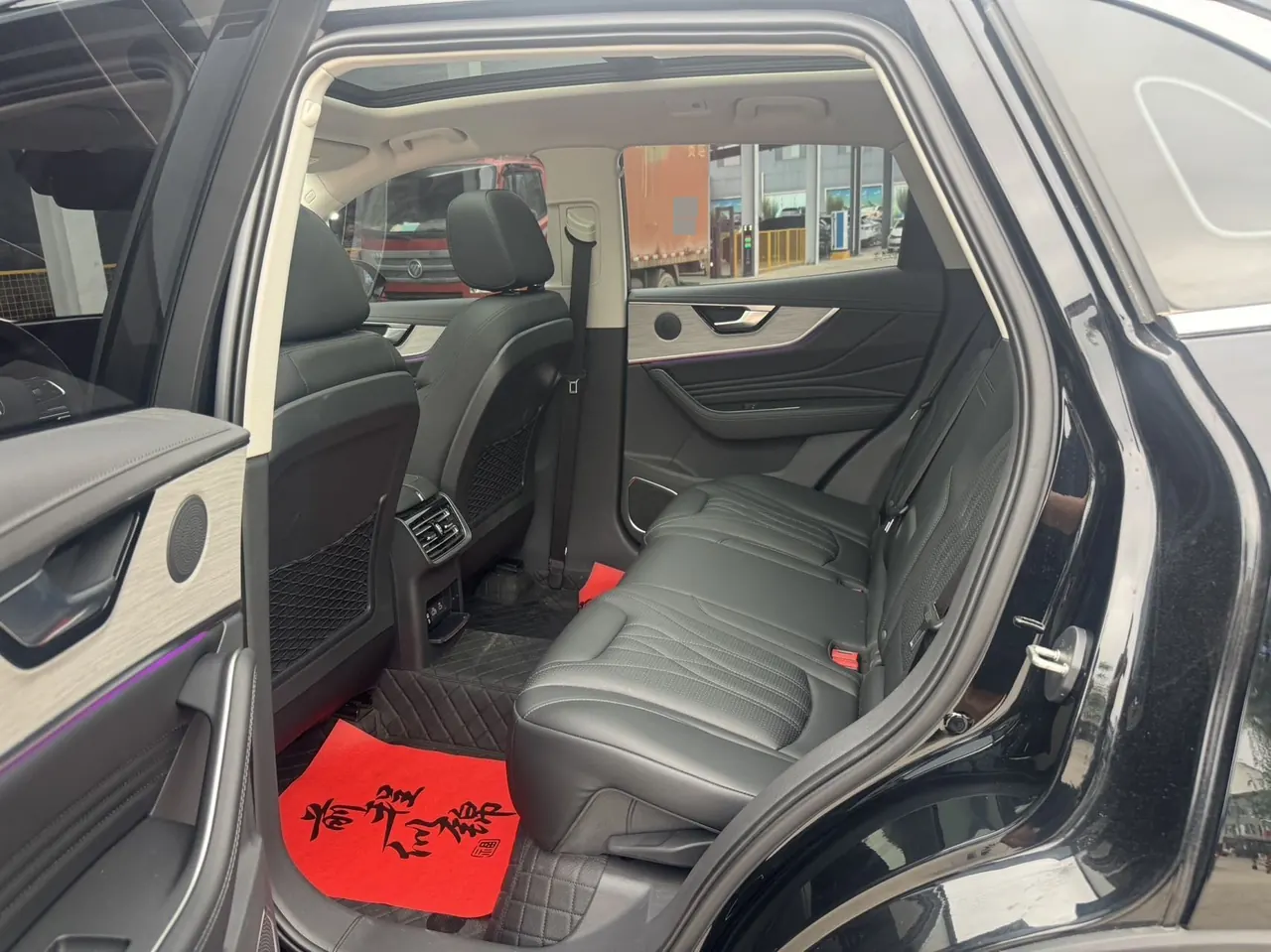 HongQi 2025 HS5 2.0T Two-Drive Flag Enjoy Pro Edition Automatic Gear 13