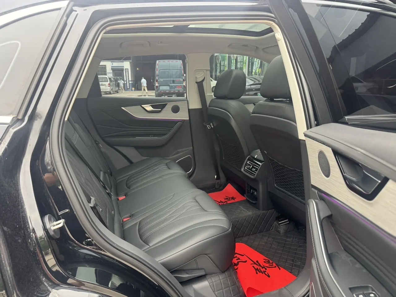 HongQi 2025 HS5 2.0T Two-Drive Flag Enjoy Pro Edition Automatic Gear 16
