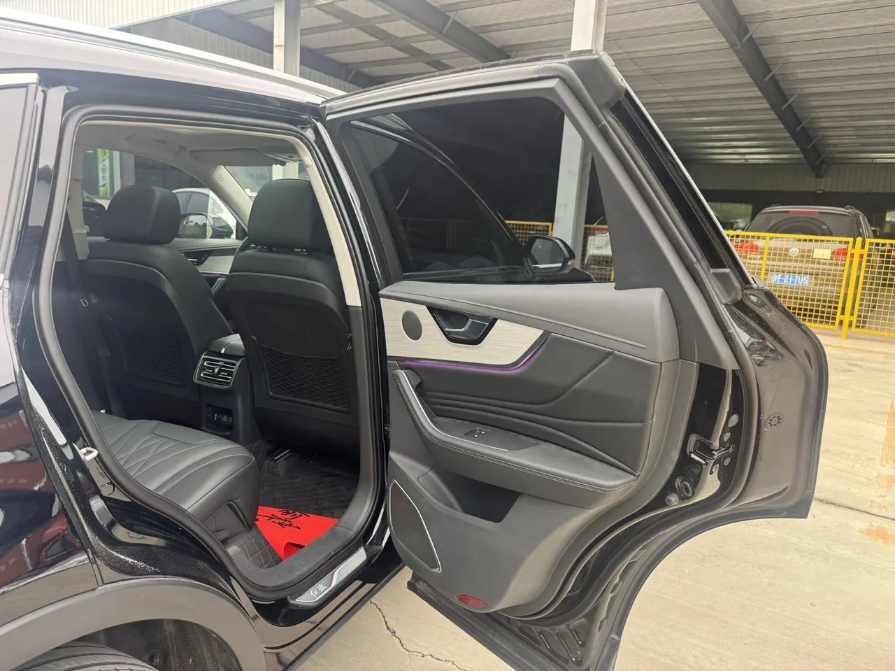 HongQi 2025 HS5 2.0T Two-Drive Flag Enjoy Pro Edition Automatic Gear 18