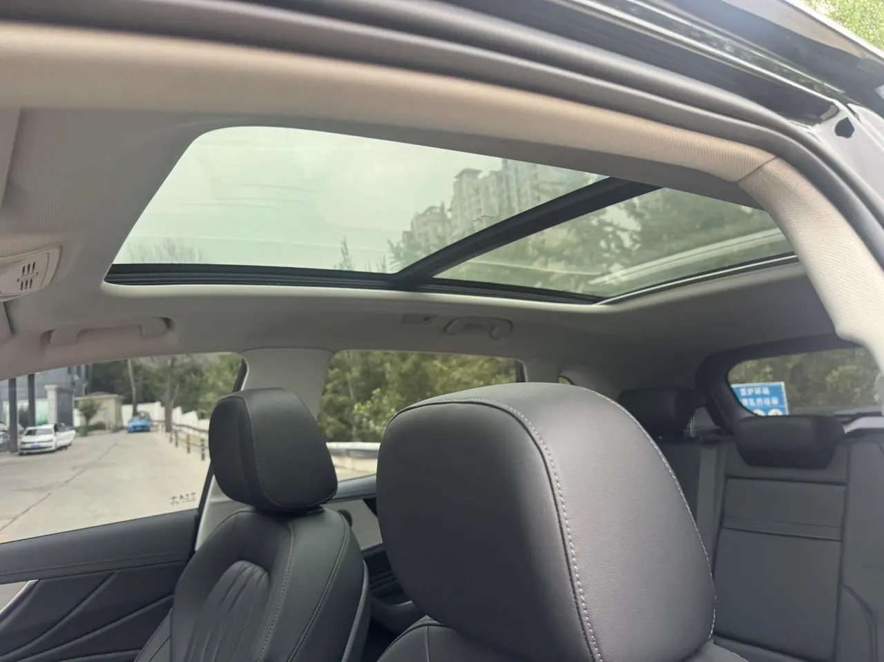 HongQi 2025 HS5 2.0T Two-Drive Flag Enjoy Pro Edition Automatic Gear 21