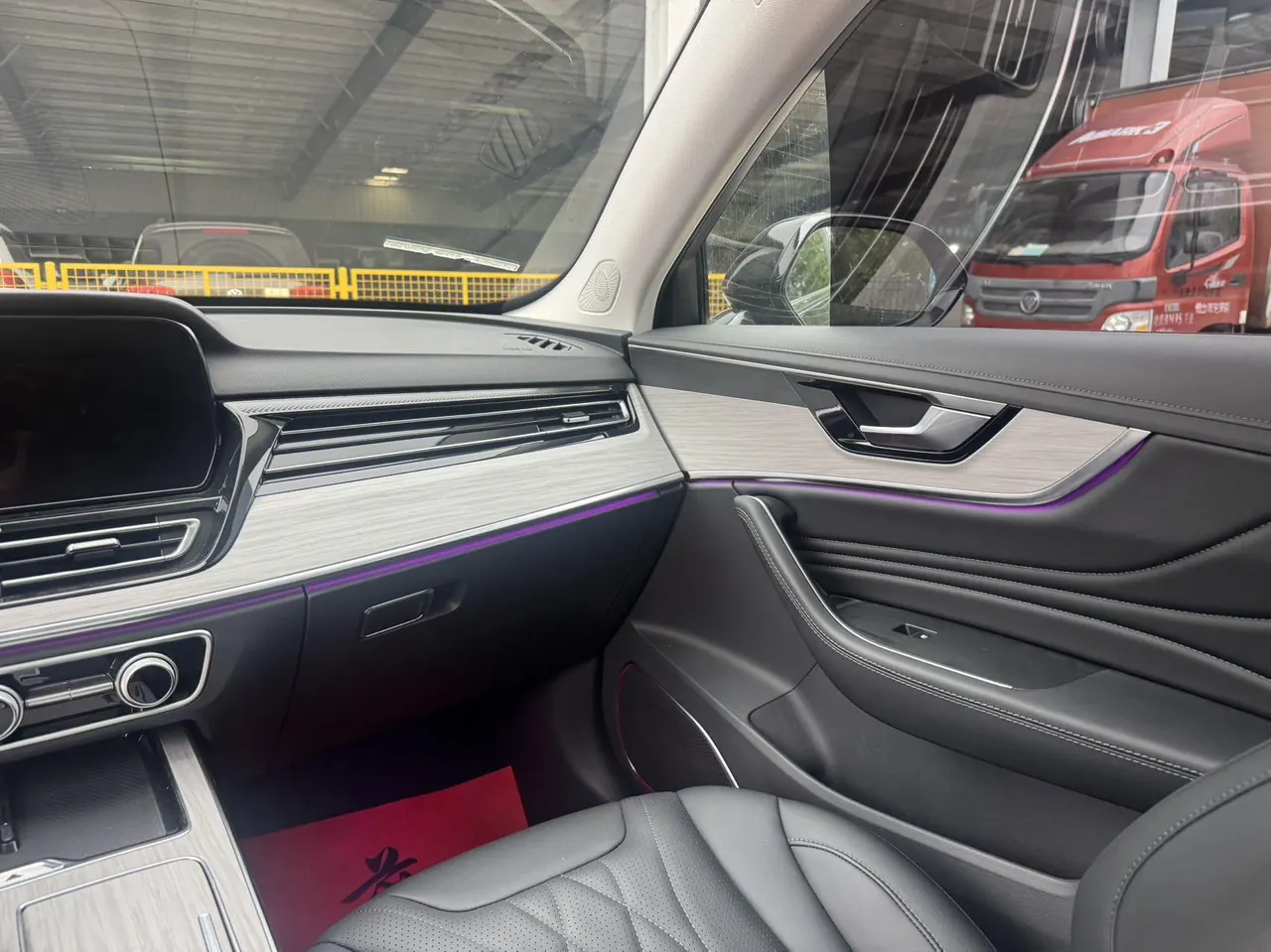 HongQi 2025 HS5 2.0T Two-Drive Flag Enjoy Pro Edition Automatic Gear 22