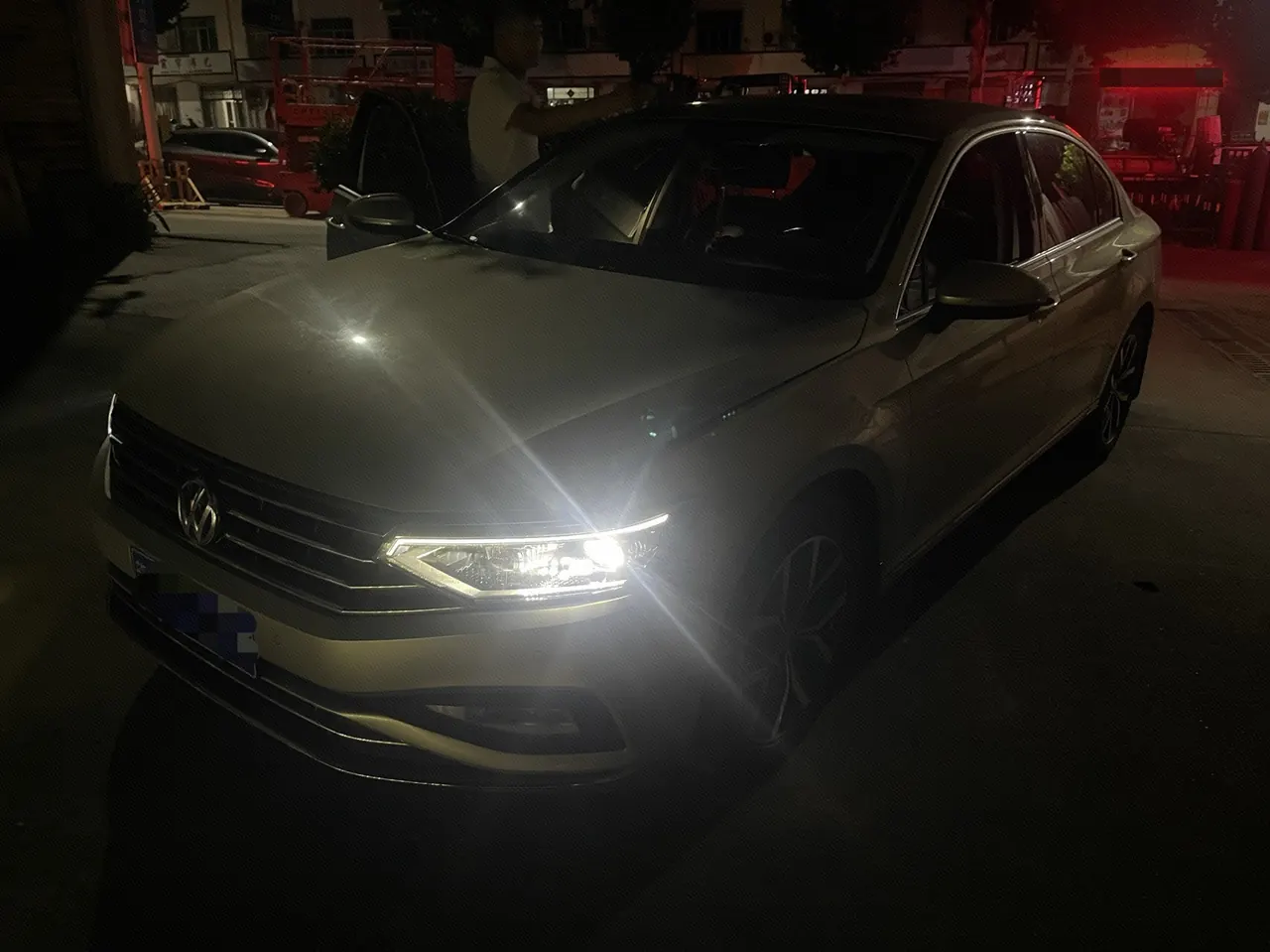 Open image lightbox: Volkswagen 2020 Magotan 2.0TSI 330TSI Leading Automatic