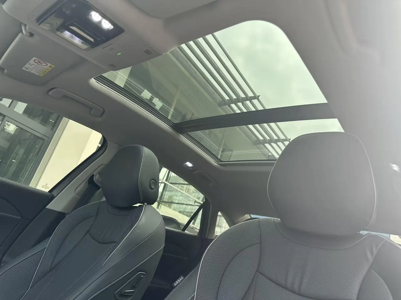 Volkswagen 2025 Passat Pro 2.0TSI 380TSI Dragon Edition Automatic 12