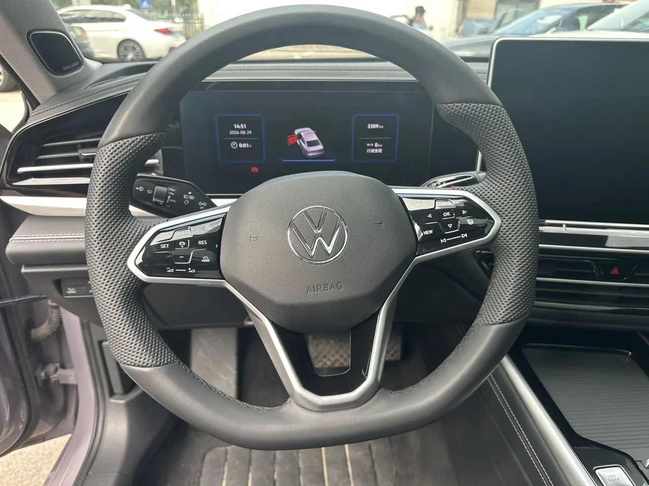 Volkswagen 2025 Passat Pro 2.0TSI 380TSI Dragon Edition Automatic 13