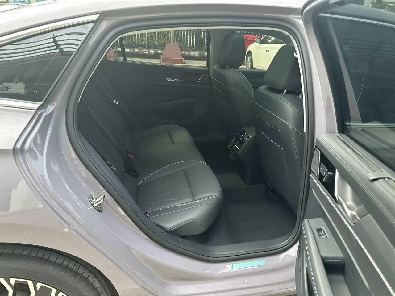 Volkswagen 2025 Passat Pro 2.0TSI 380TSI Dragon Edition Automatic 16