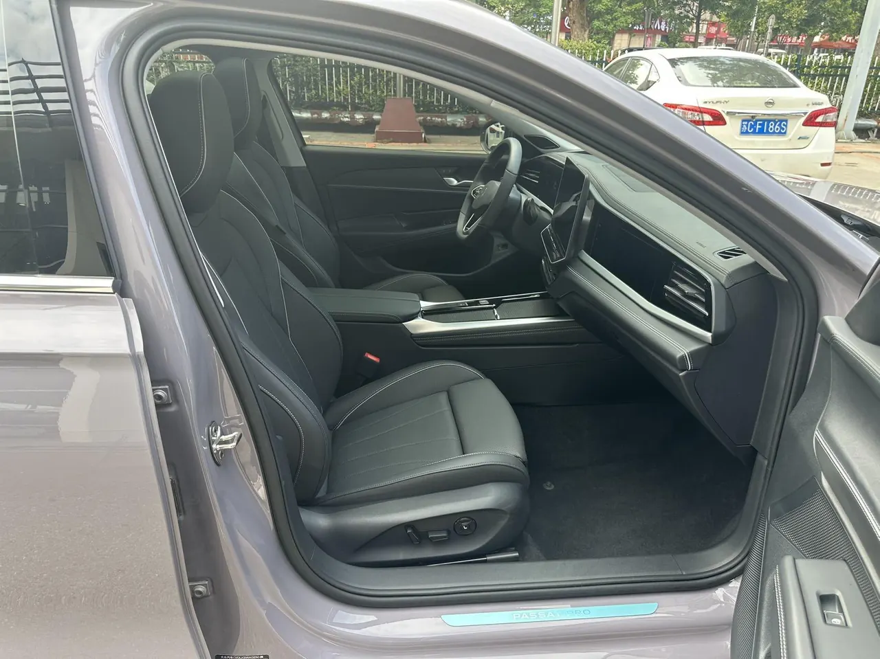 Volkswagen 2025 Passat Pro 2.0TSI 380TSI Dragon Edition Automatic 17