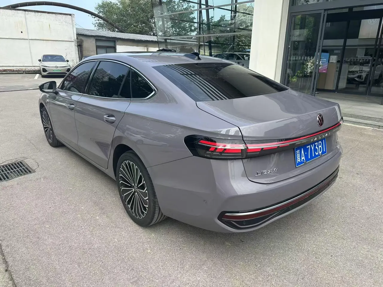 Volkswagen 2025 Passat Pro 2.0TSI 380TSI Dragon Edition Automatic 3