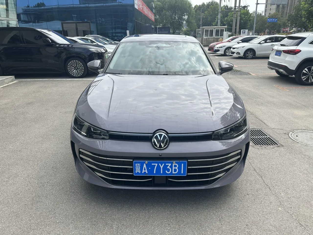 Volkswagen 2025 Passat Pro 2.0TSI 380TSI Dragon Edition Automatic 8
