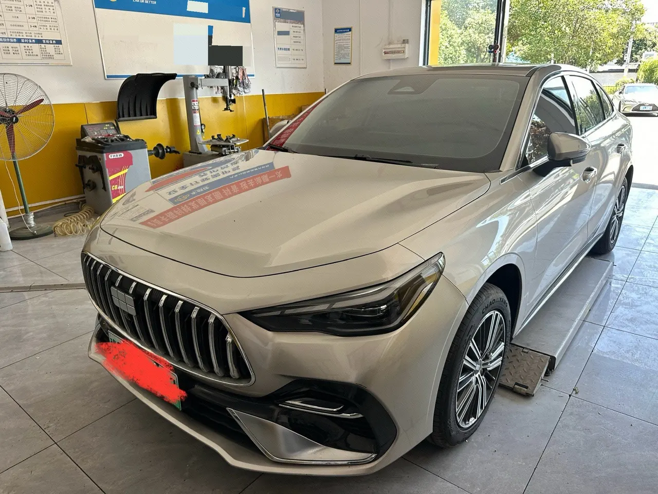 打开图片灯箱:Geely Galaxy 2025 xingyao 6 EM-i 1.5 125km exploration version automatic gear