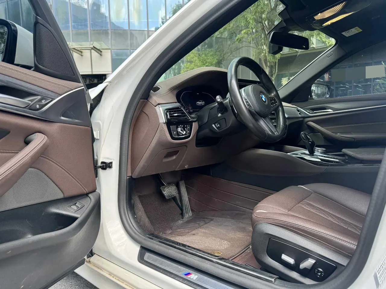 BMW 5 Series 2021 530Li 2.0T Leading M Sports Suit Automatic Gear 3