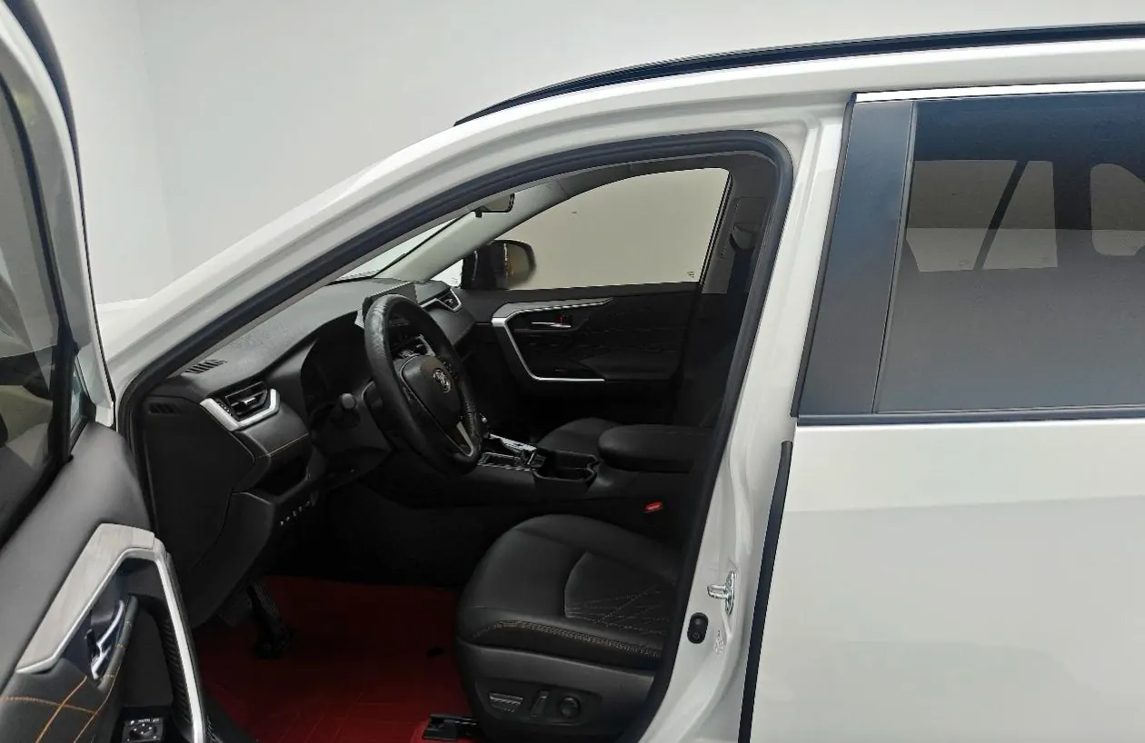 Toyota 2024 RAV4 Rongbo 2.0 Stepless Two-Drive Fashion Plus Edition Automatic Gear 3