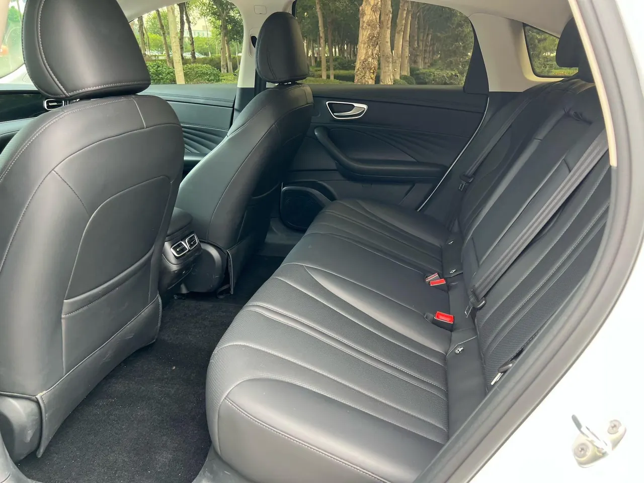 Roewe 2025 D7 DMH 1.5 World Championship Edition Automatic Gear 5