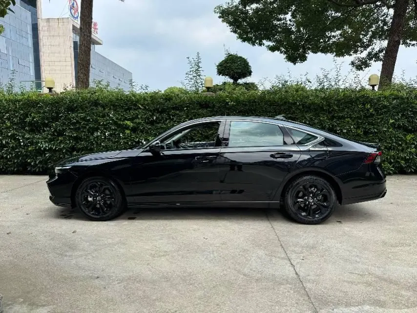 Honda 2025 11th Generation Accord 1.5T Stepless 260TURBO Sports Series Deluxe Automatic Gear 3