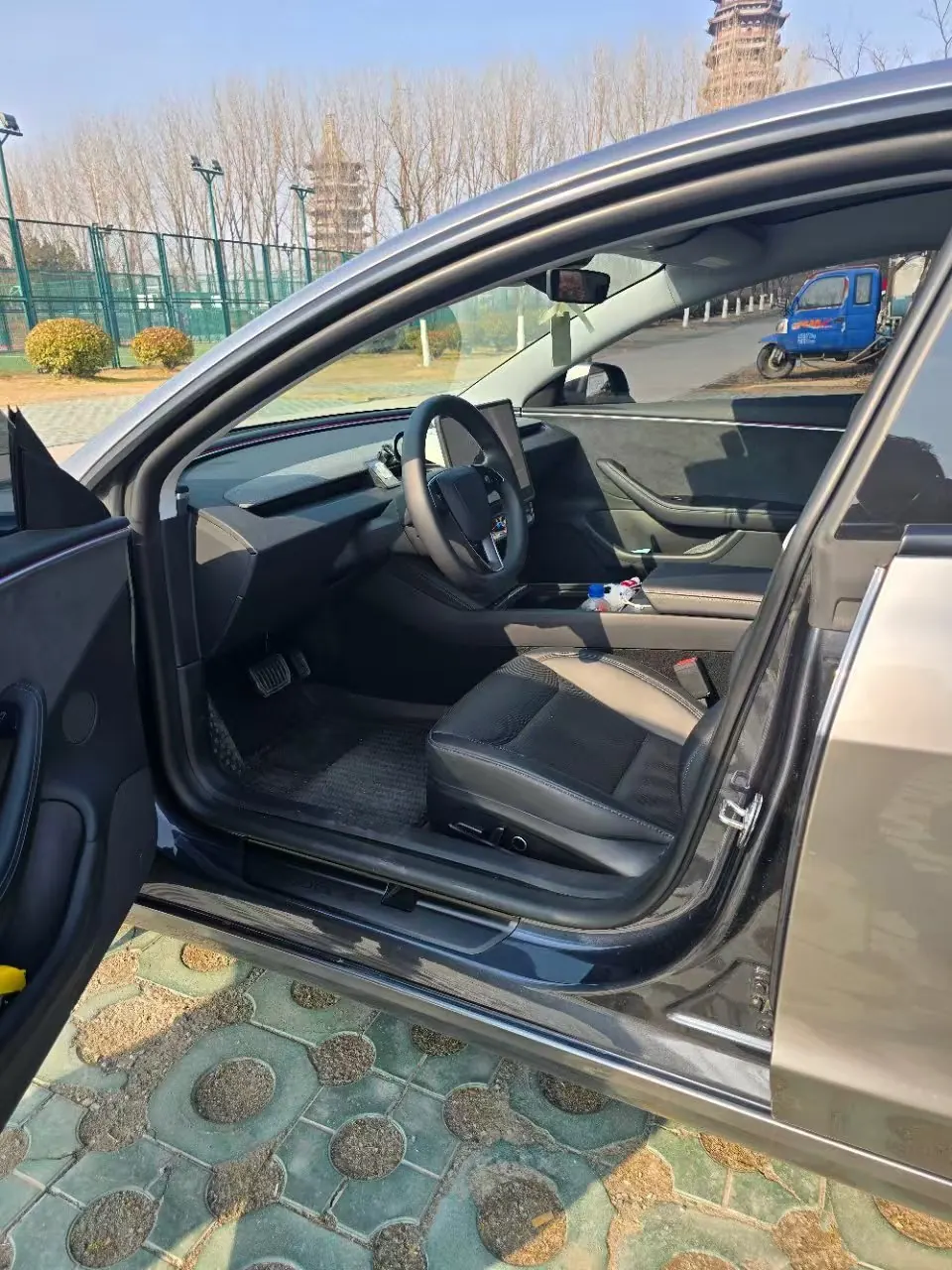 Tesla 2025 Model 3 rear-wheel drive version of automatic transmission 2