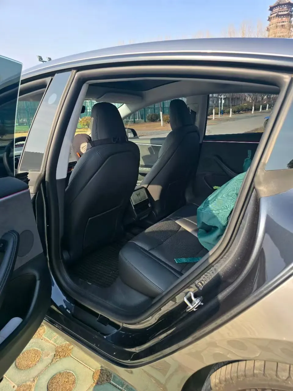 Tesla 2025 Model 3 rear-wheel drive version of automatic transmission 4