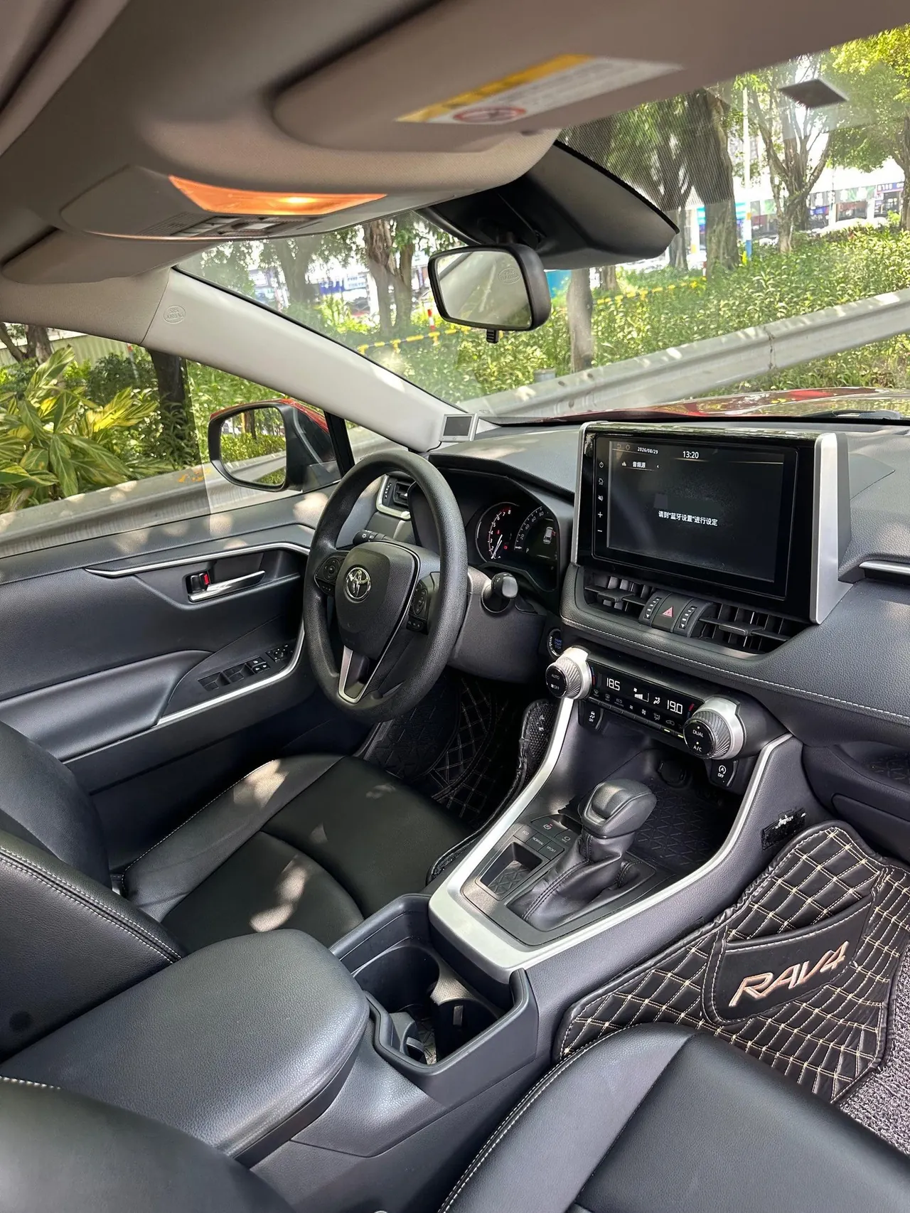 Toyota 2020 RAV4 Rongbo 2.0 Stepless Two-Drive Fashion Edition Automatic Gear 9