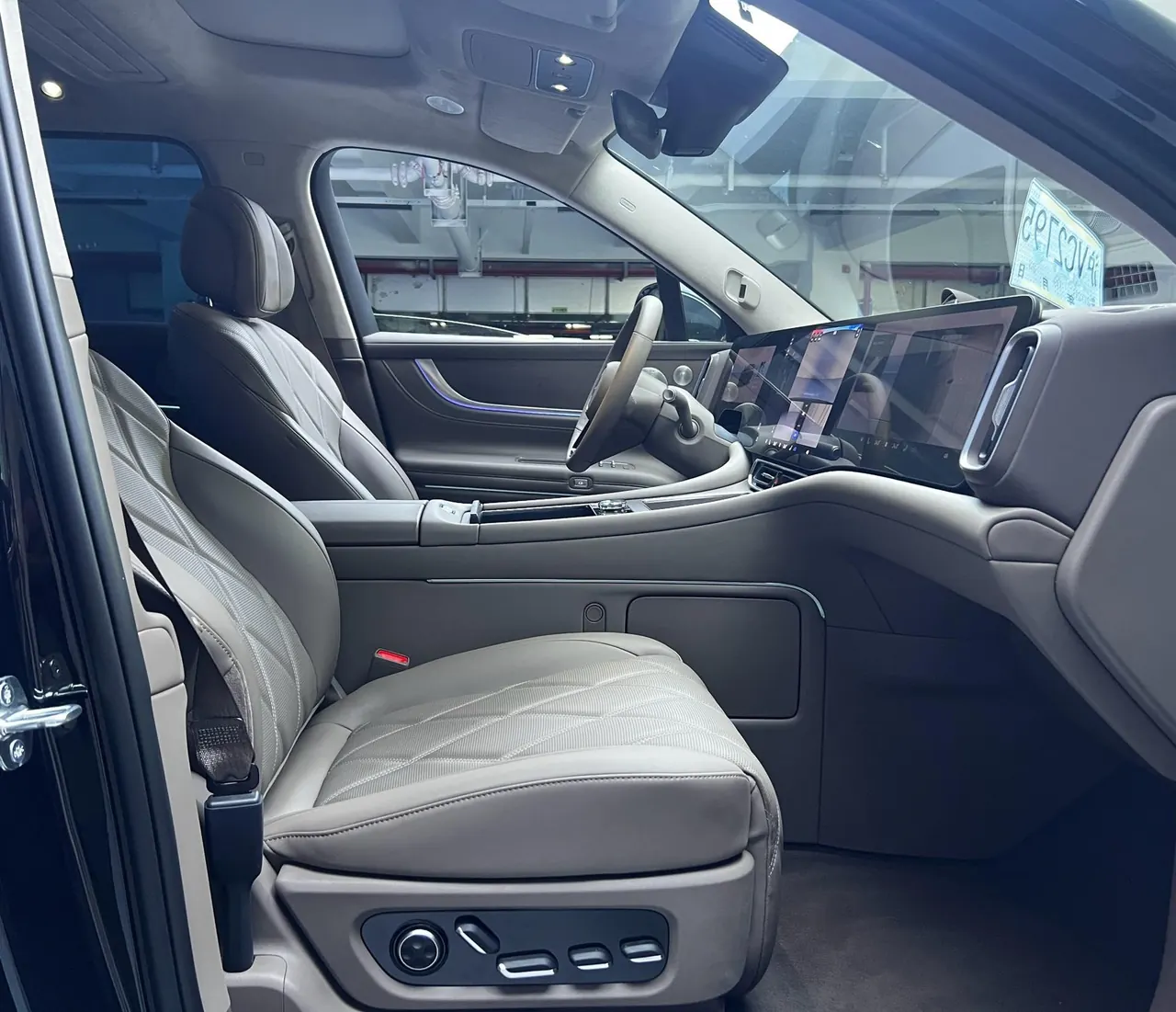 AITO 2025 AITO M9 extended range Ultra version 52kWh6 seat version automatic gear 4