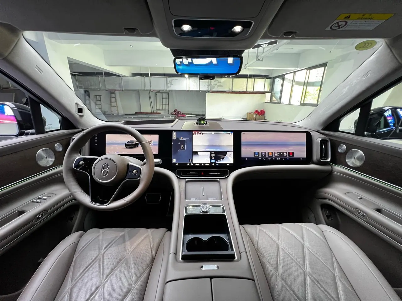 AITO 2025 AITO M9 extended range Ultra version 52kWh6 seat version automatic gear 5