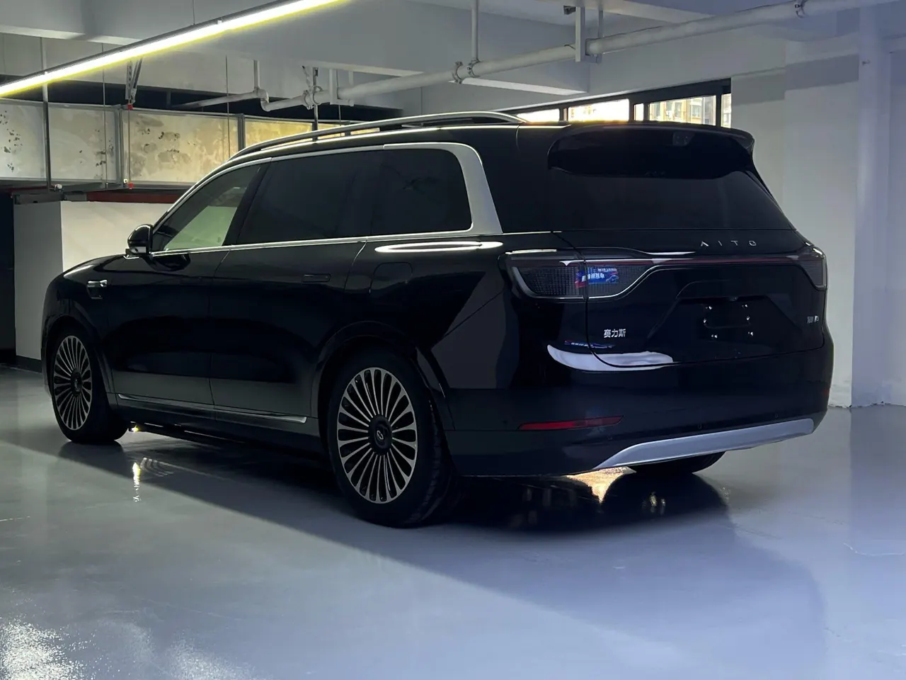 AITO 2025 AITO M9 extended range Ultra version 52kWh6 seat version automatic gear 7