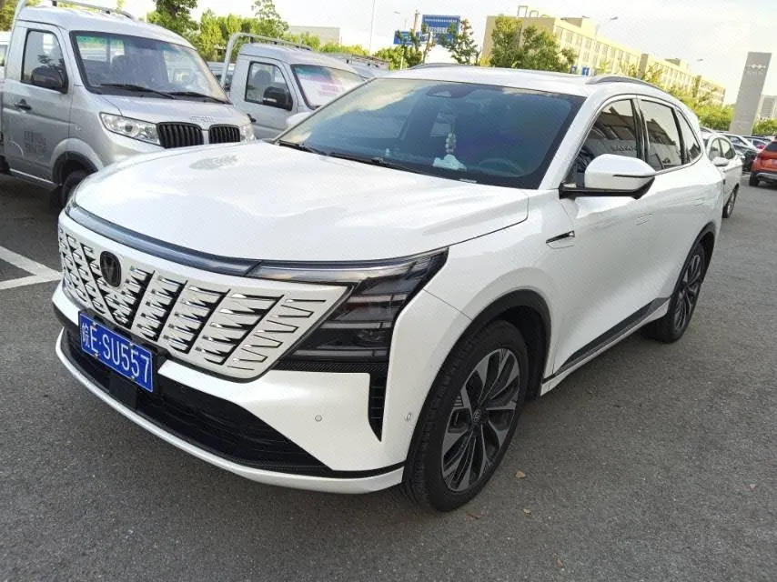 Open image lightbox: ChangAn 2025 CS75 PLUS 2.0T UItra New Blue Whale Cloud Automatic Gear