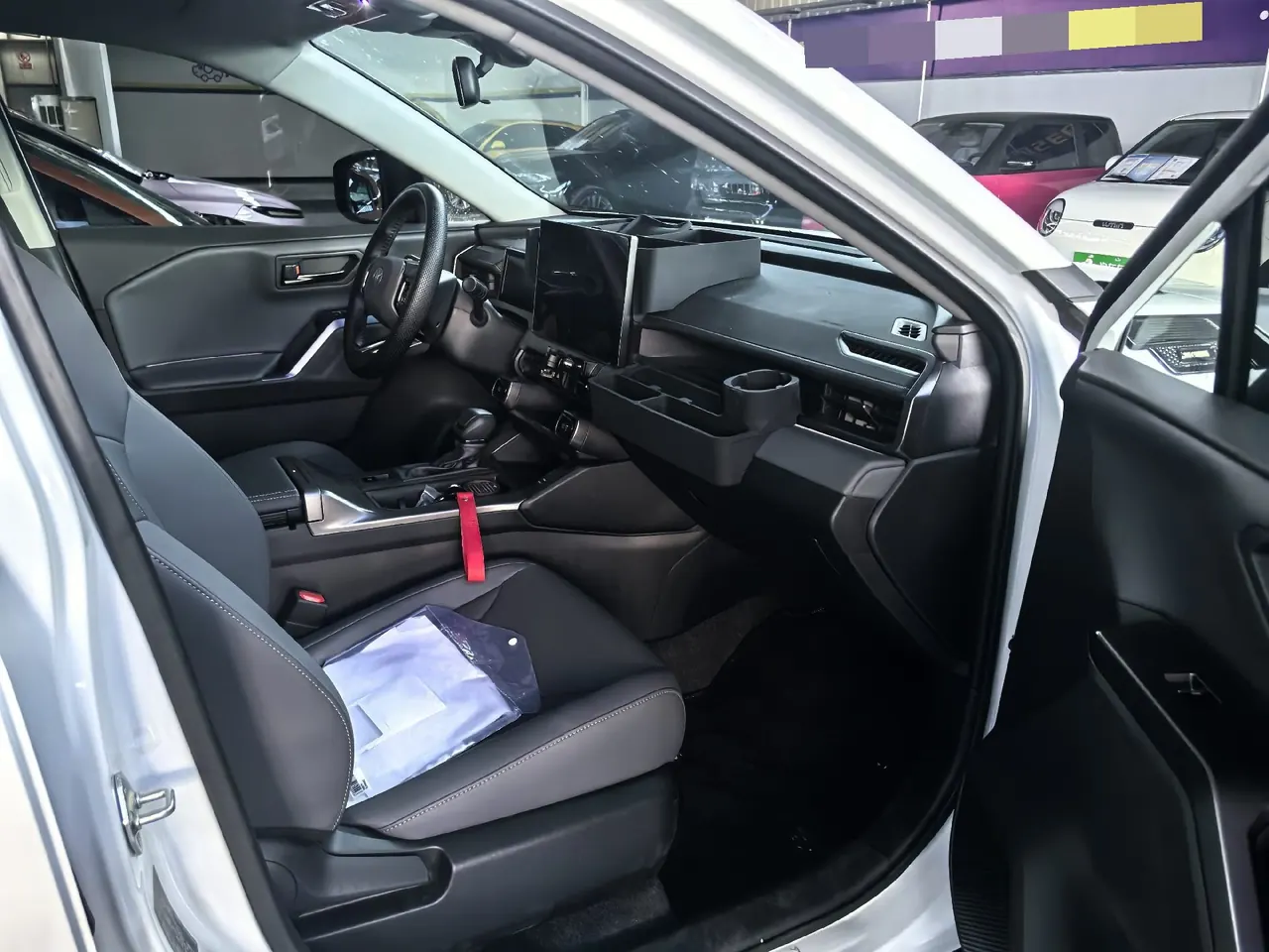 Toyota 2026 RAV4 Rongfang Double Engine 2.0 Stepless Two-Drive Elite Automatic Gear 3