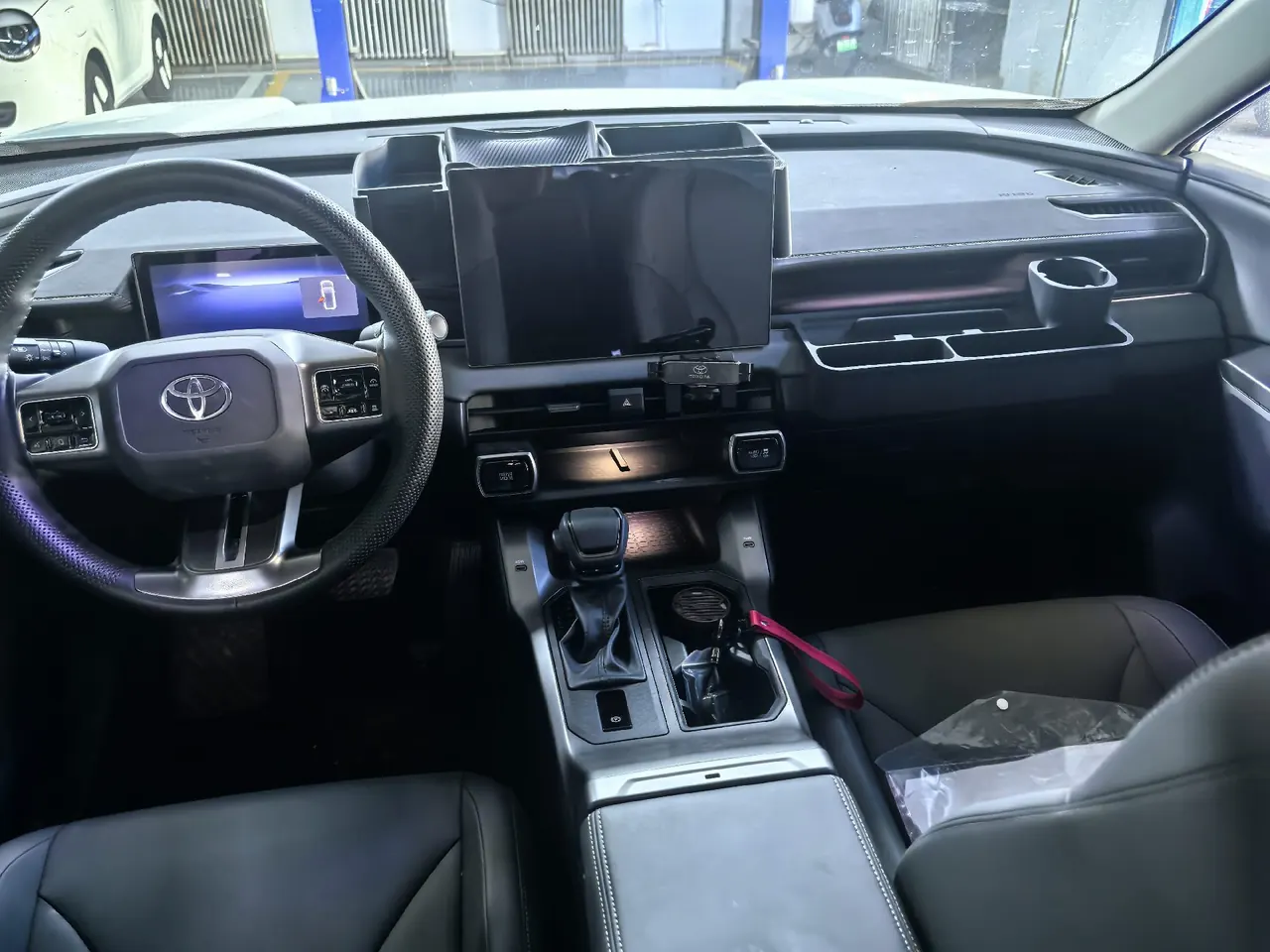 Toyota 2026 RAV4 Rongfang Double Engine 2.0 Stepless Two-Drive Elite Automatic Gear 5