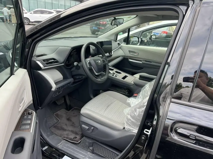 Toyota 2026 Sana 2.5 Stepless Two-Drive Comfort Edition Automatic Transmission 3