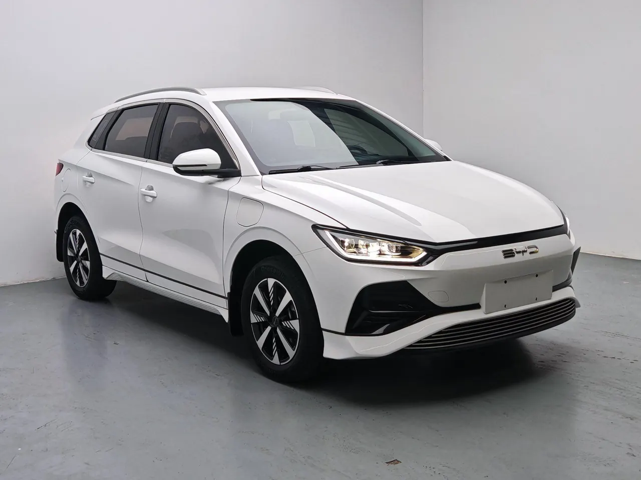 BYD 2023 e2 luxury automatic gear 3