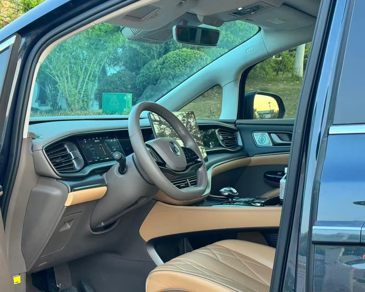 Denza 2022 Denza D9 DM-i 1.5T stepless 970 four-wheel drive flagship automatic gear 3
