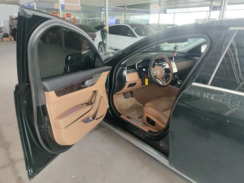 Jaguar 2022 XFL 2.0T P 12500.00g Drive Enjoy Deluxe Edition Automatic Gear 2
