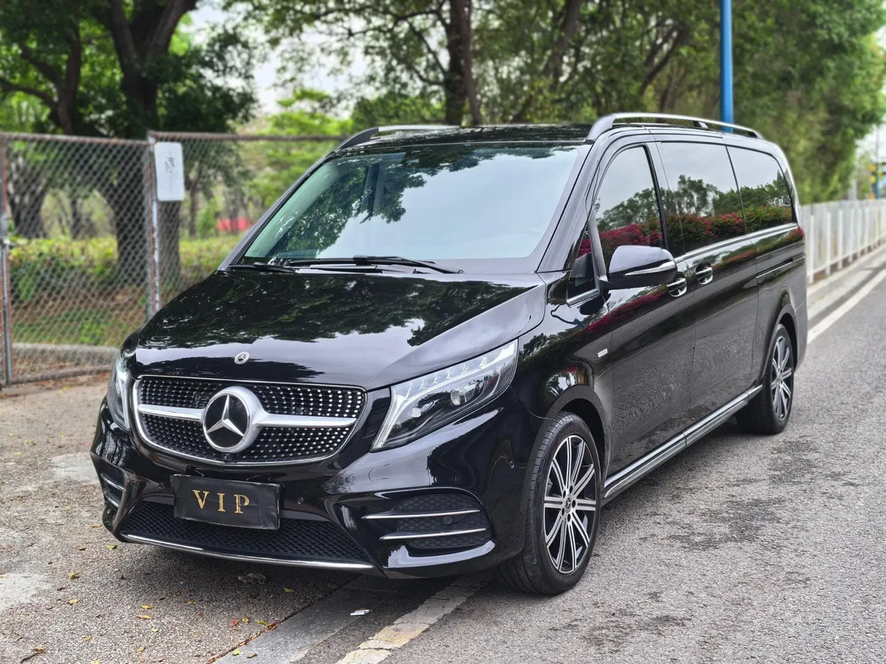 Open image lightbox: Mercedes Benz V 2022V 260 L 2.0T Deluxe Edition Automatic Gear